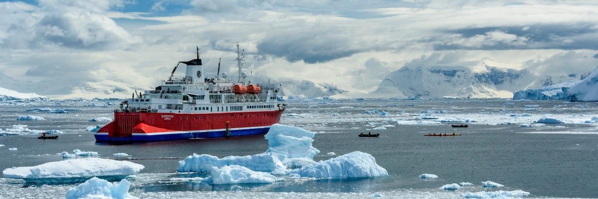 Économisez jusqu'à 35 % sur certaines expéditions en Antarctique - background banner